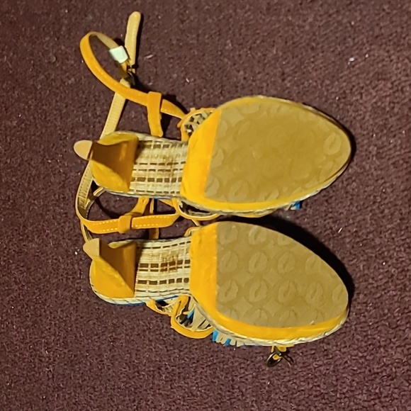 Shoe - Picture 3 of 5